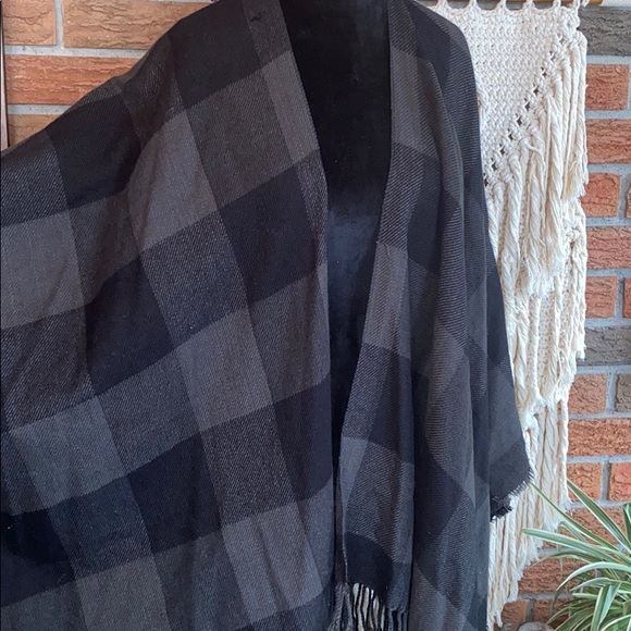 🖤 International INC Company Shall / Poncho - Picture 2 of 5